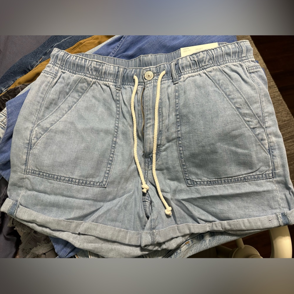 American Eagle Tomgirl shorts